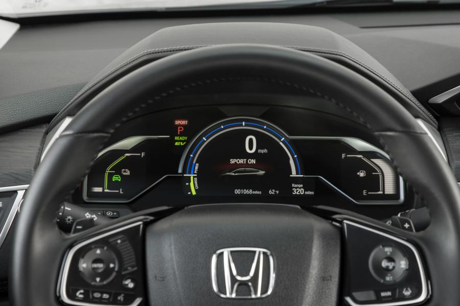 Панель приборов Honda Clarity Plug-In Hybrid 2017 года  (NA) (фото 55 из 84)